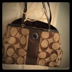 Large authentic coach monogram 👛
