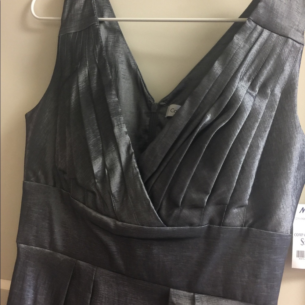Dress - Picture 2 of 4