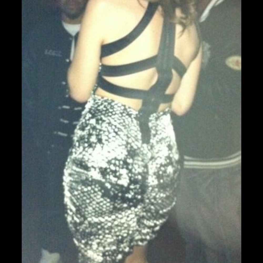 Backless B&W patterned dress
