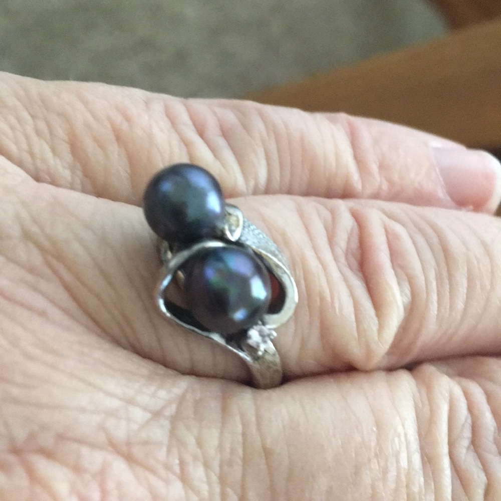 Black pearl ring