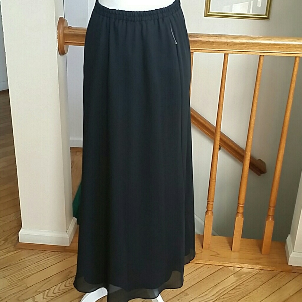 PRETTY BLACK MAXI SKIRT