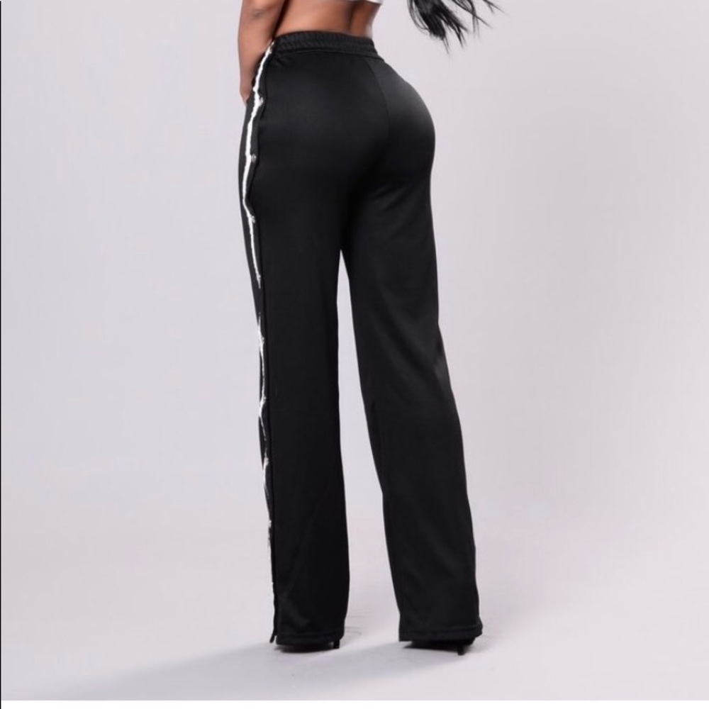 FASHION NOVA PANTS (NOT AVAILABLE)