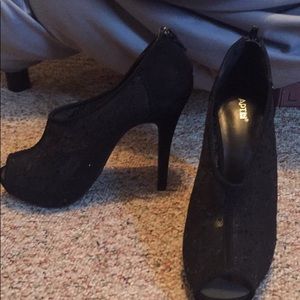 Formal black heels