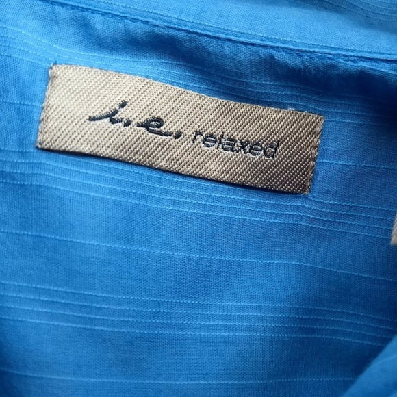 I.E. Soft Blue Long sleeve button down top Sz M - Picture 4 of 5