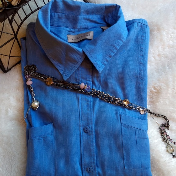 I.E. Soft Blue Long sleeve button down top Sz M - Picture 2 of 5