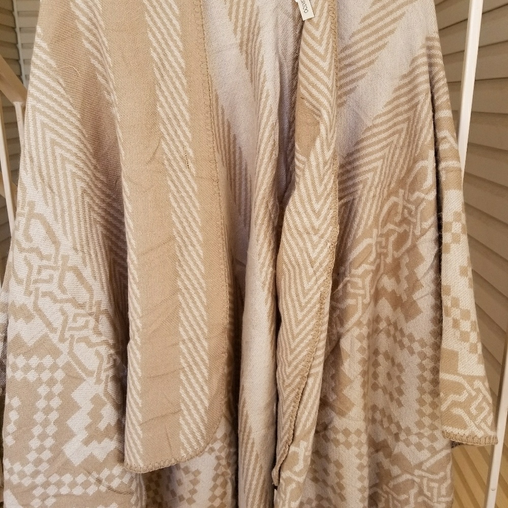Poncho - Picture 2 of 4