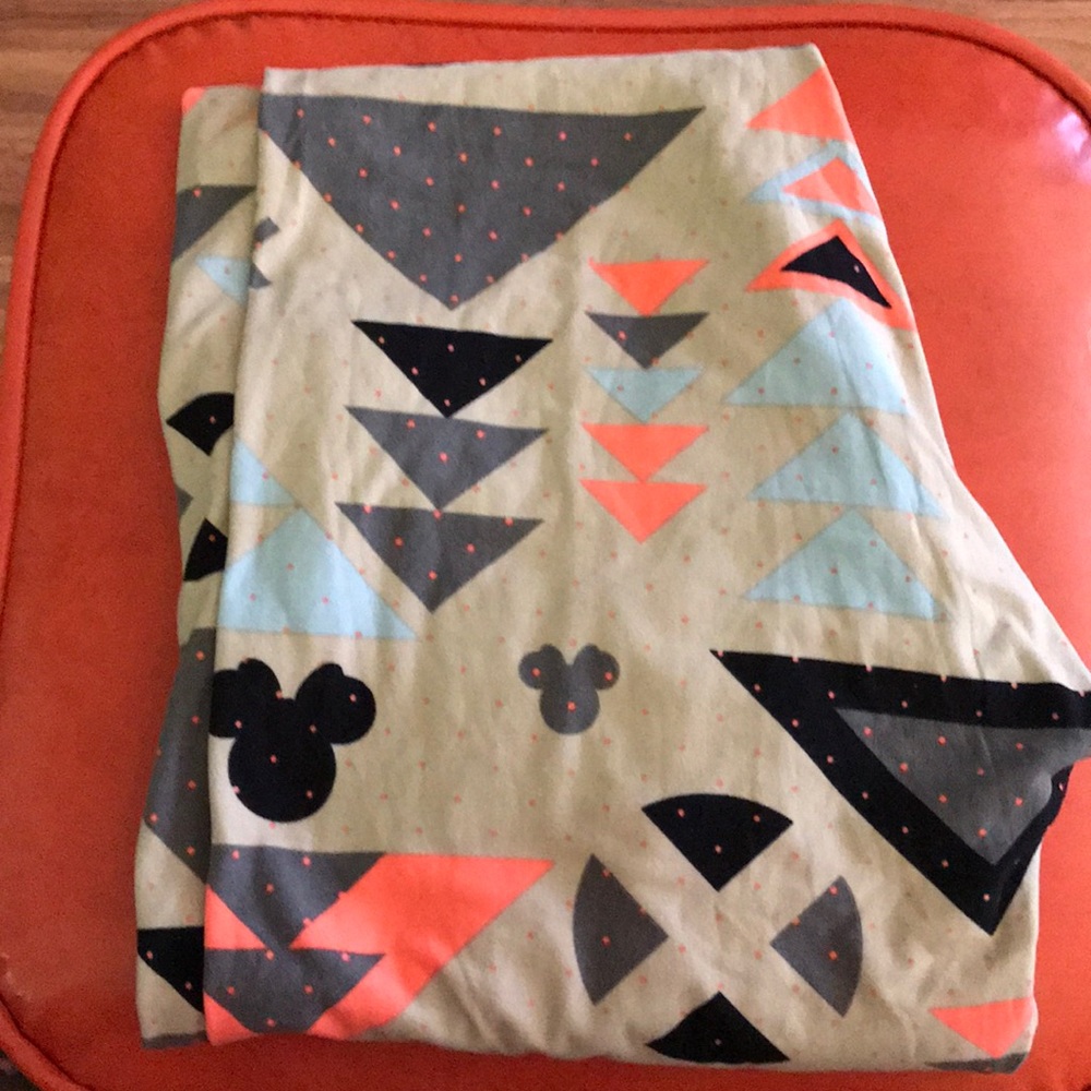 TC LuLaRoe Disney leggings