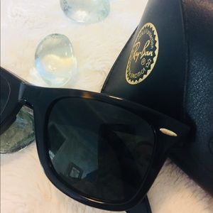 Ray-Ban Wayfarer Sunglasses-tortoise