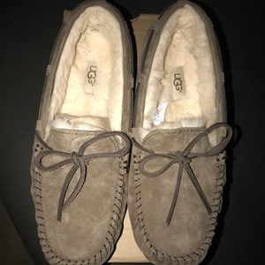 UGG moccasin/slippers