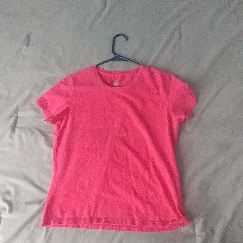 A pink T-shirt.