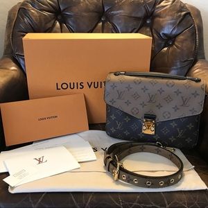 LE Louis Vuitton Reverse pochette metis