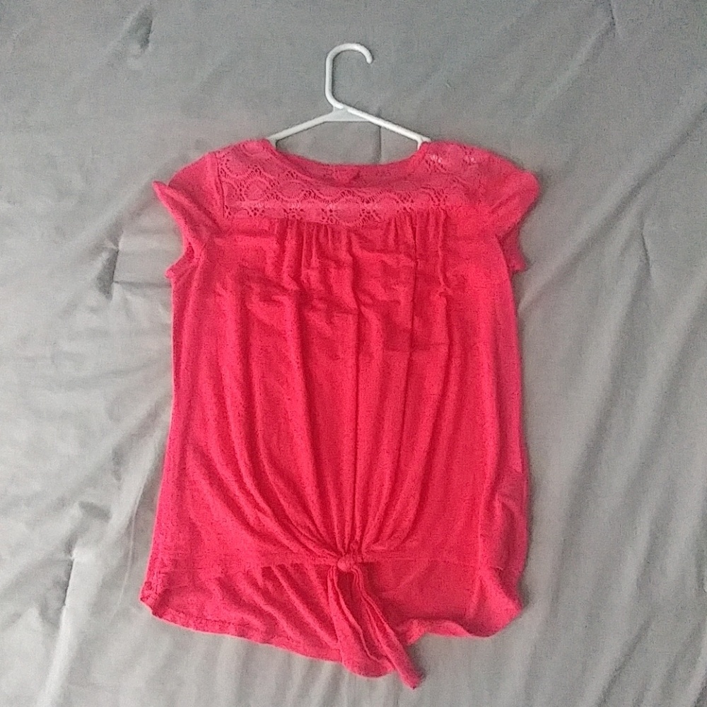 A pink T-shirt with a knot in the front.