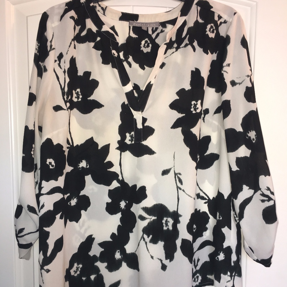 Stitck Fix Black & White Floral Top