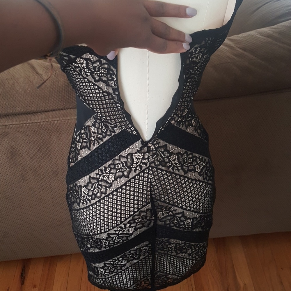 *SOLD* Lace Guess dress - Picture 3 of 6