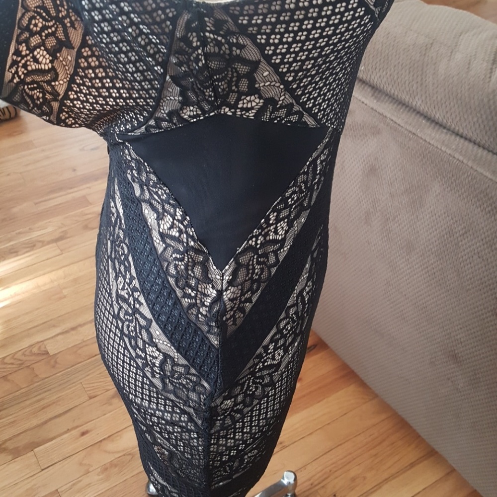 *SOLD* Lace Guess dress - Picture 5 of 6