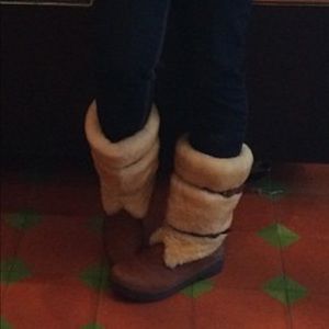 Rare Brown Leather Marianne UGG boots  size 9