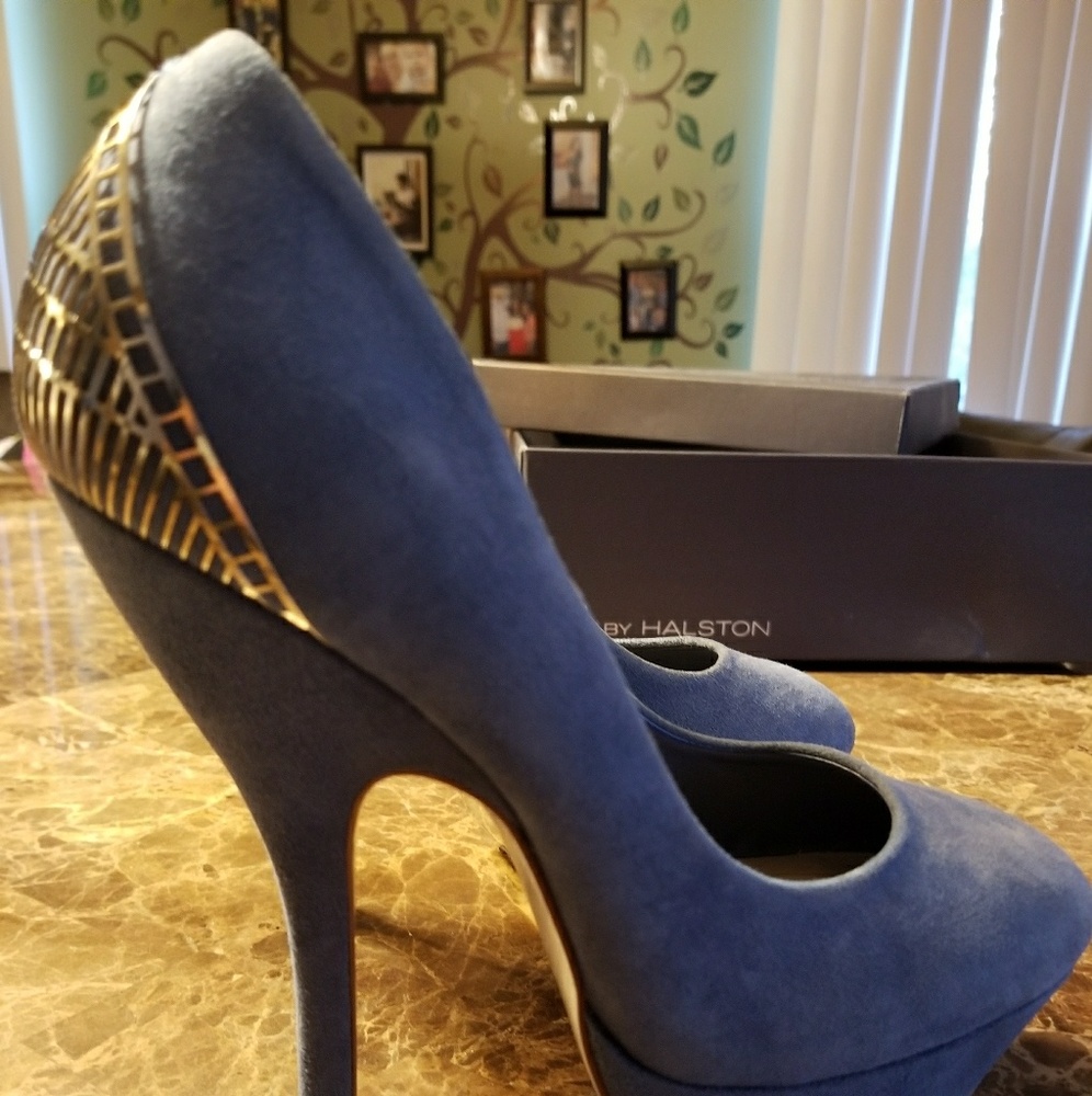 H by Halston Blue Suede Heels Sz 7 - Picture 2 of 7