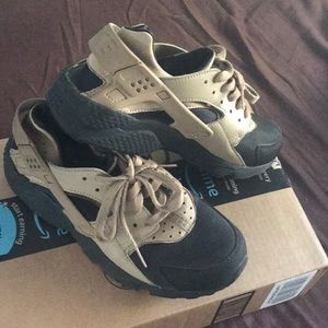 beige and black huaraches size 8.5
