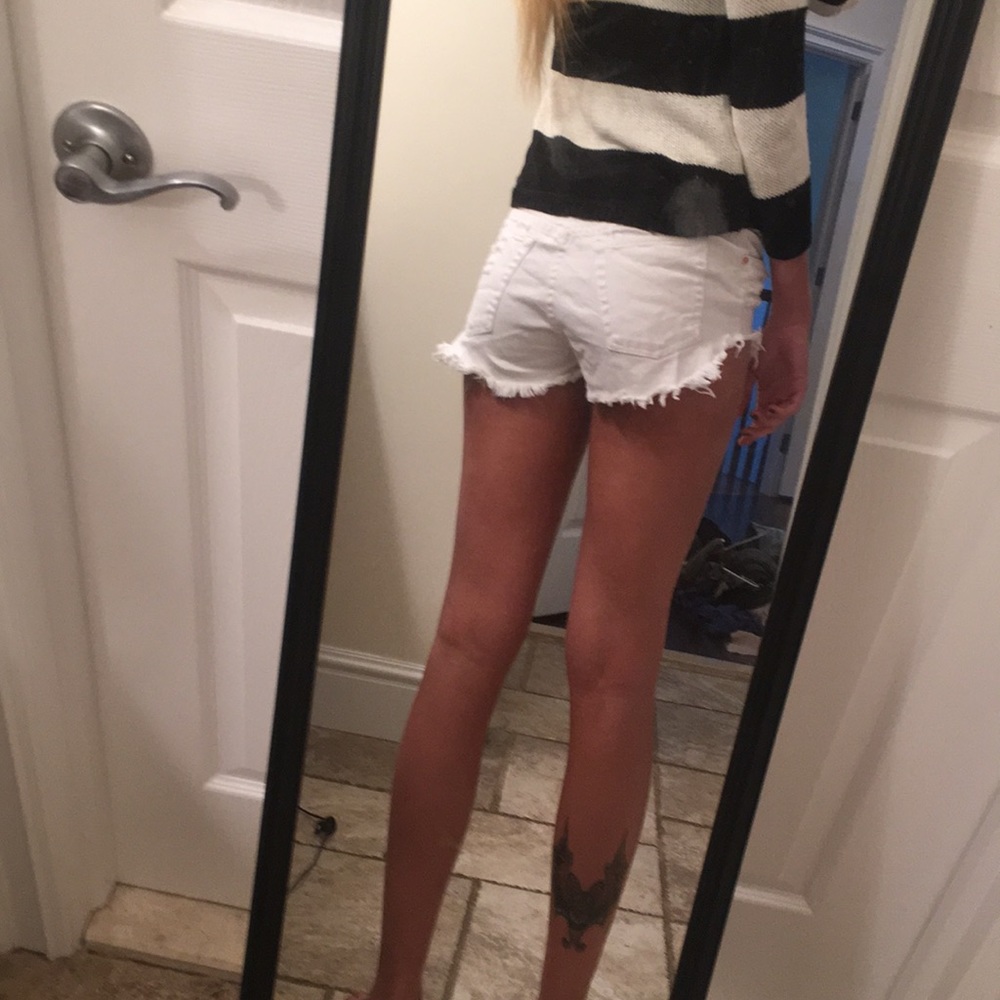 White shorts - Picture 3 of 3