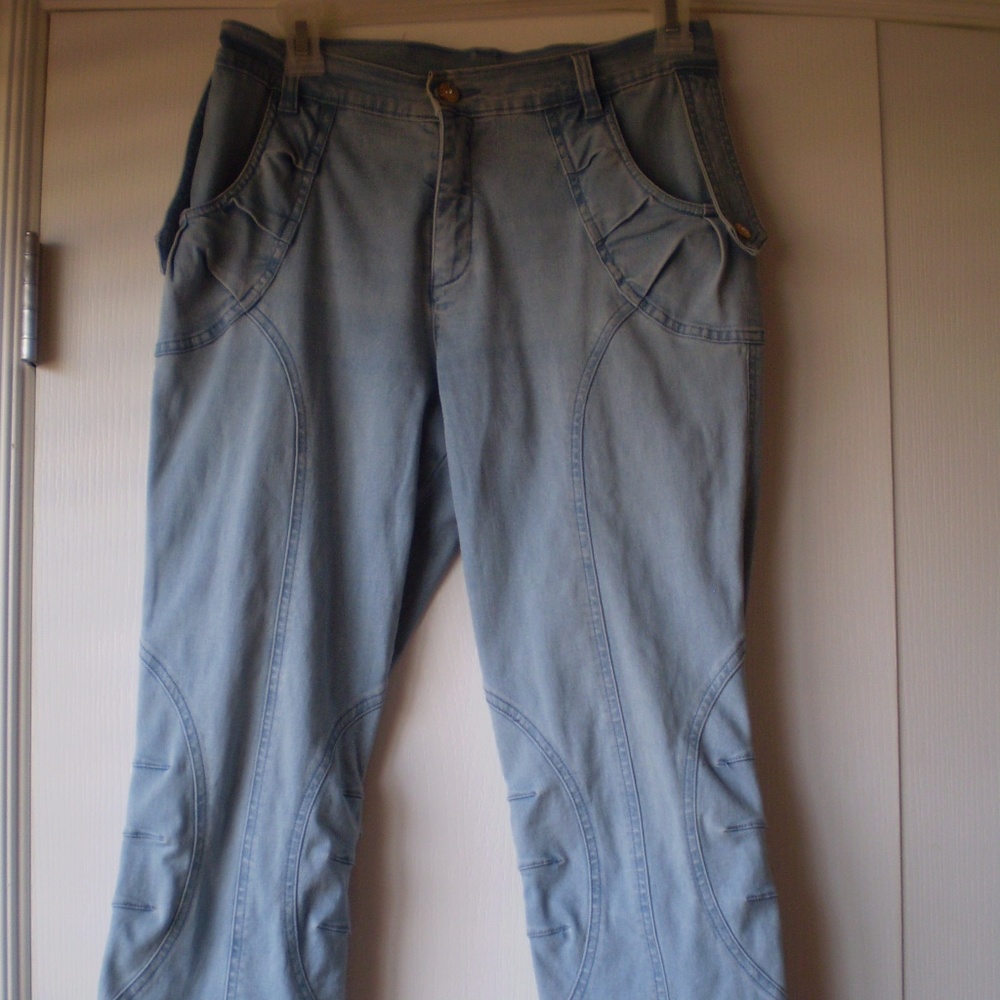blue stretch jean (denim) capri