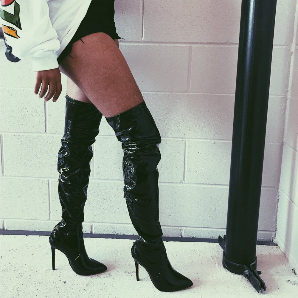 Sexy Thigh High Black Vinyl Boots - Picture 4 of 4