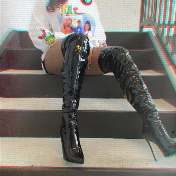 Sexy Thigh High Black Vinyl Boots - Picture 3 of 4