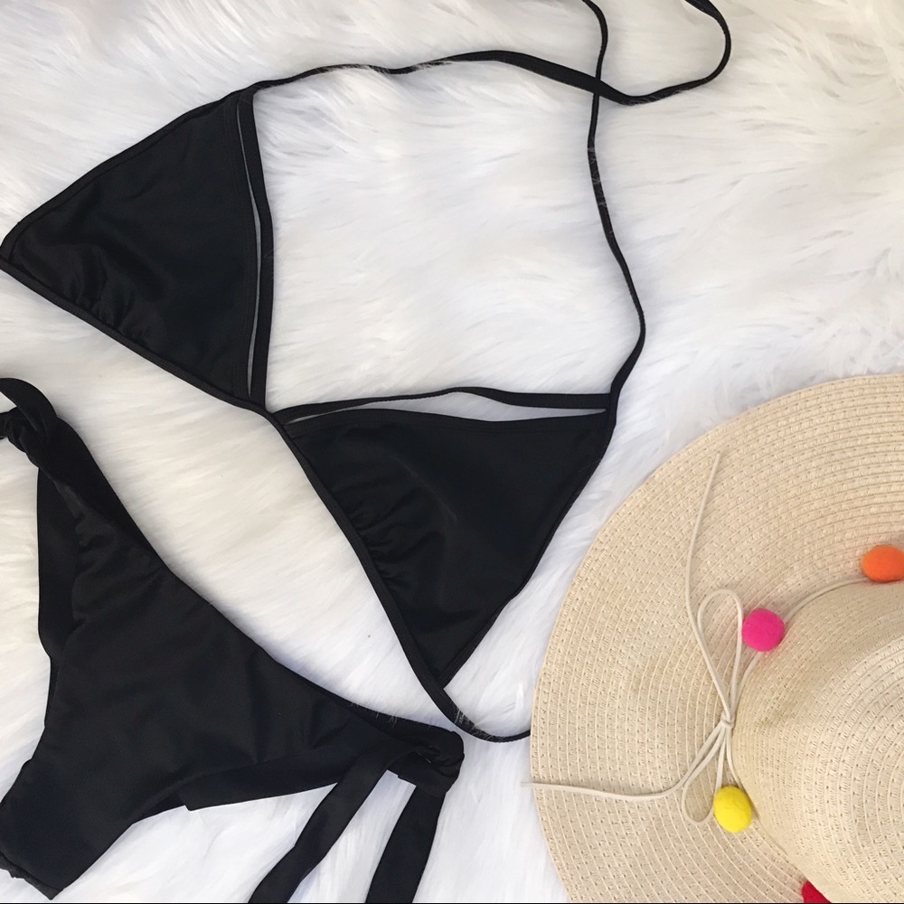 Black Spliced Triangle Bikini Top 👙