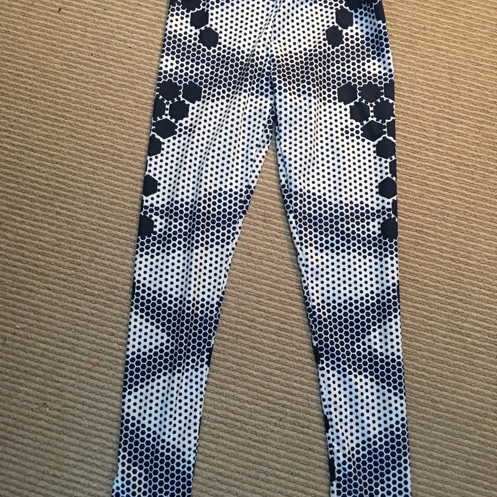 NWT Rockactive “Elvira” leggings. MED.