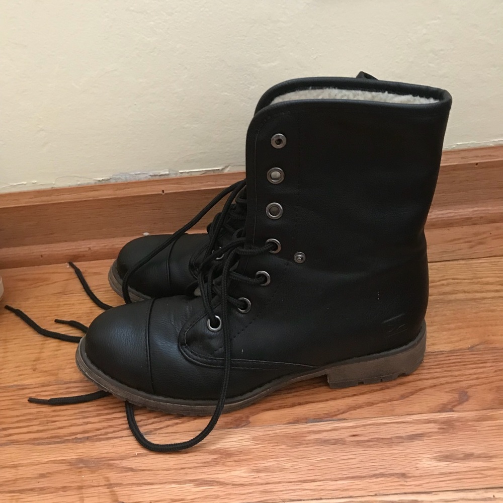 Boots - Picture 3 of 3