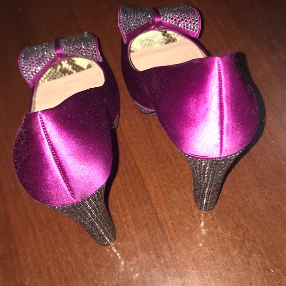 Vince Camuto - Picture 4 of 4