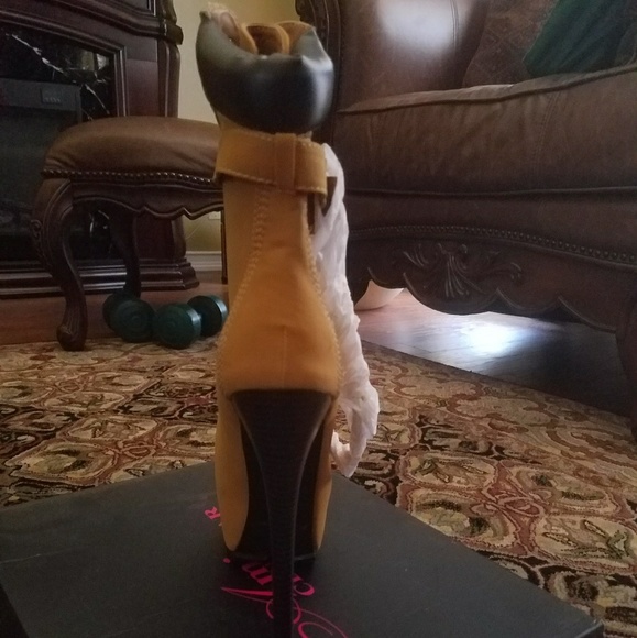 New never worn boot - Picture 5 of 8