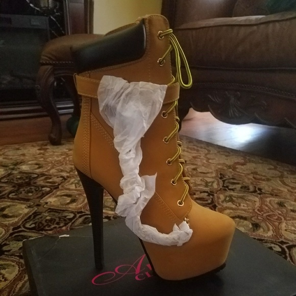 New never worn boot - Picture 7 of 8