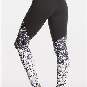 NWT Fabletics “brogan” leggings - Med