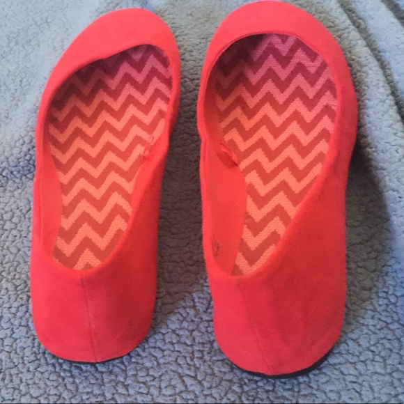 Red Flats - Picture 3 of 4