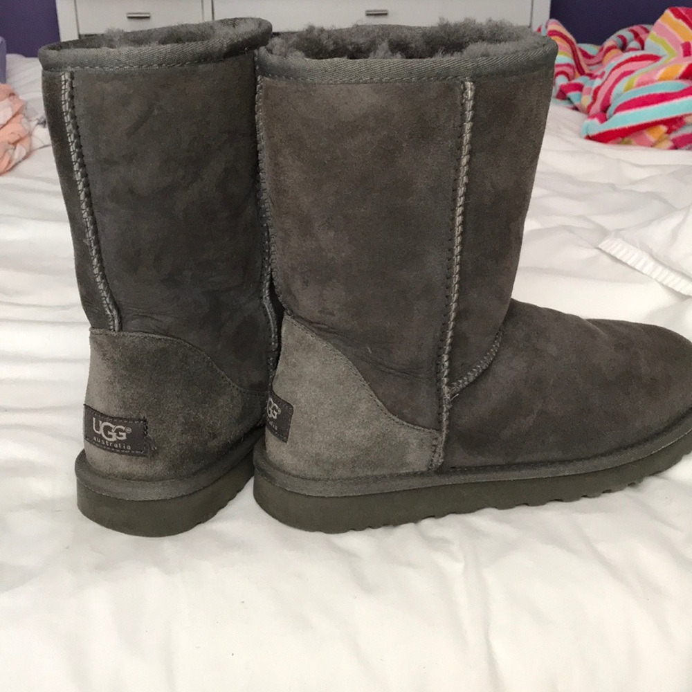 LIKE NEW UGG Short Boots