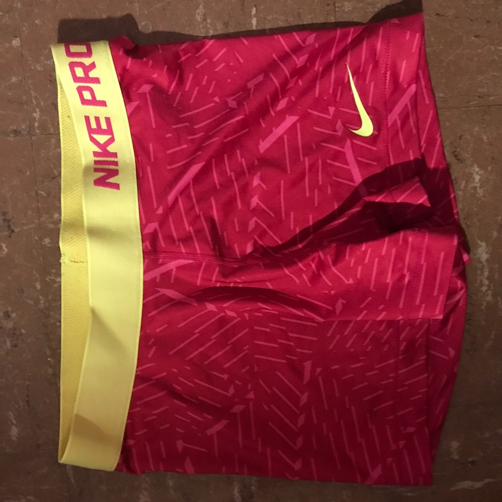 Pink nike pro shorts (M)