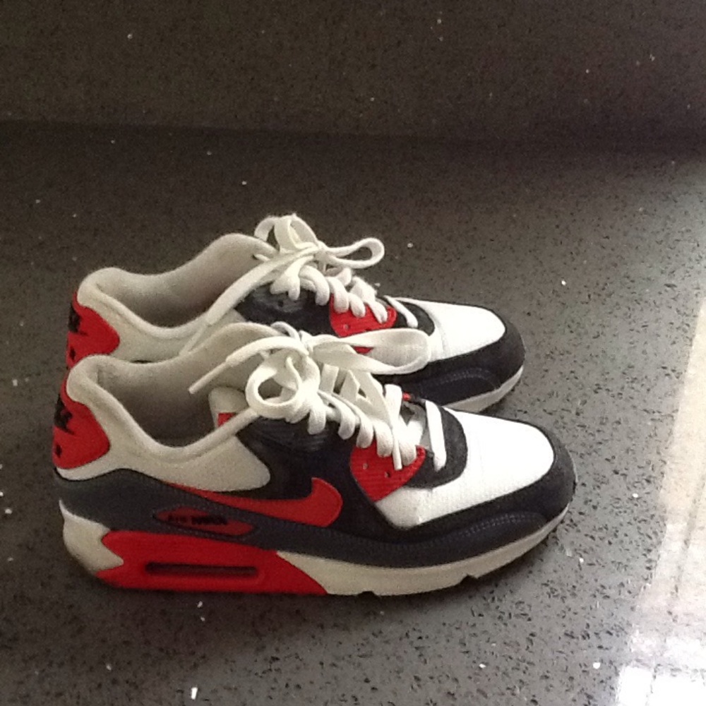 Nike women's air max tennis shoes