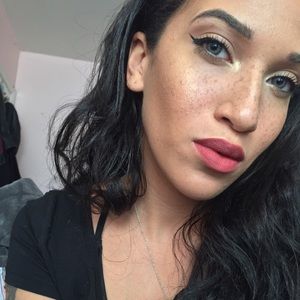 Meet your Posher, Alexis