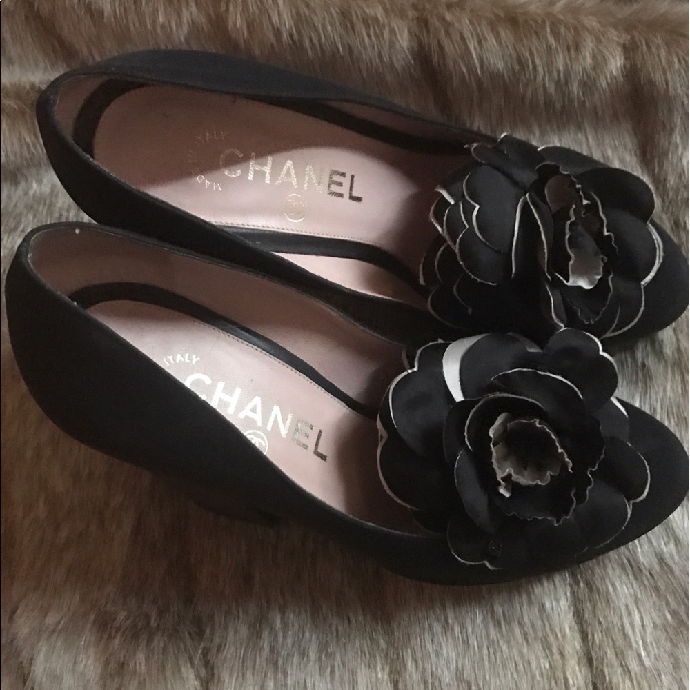 chanel satin block pumps size 37