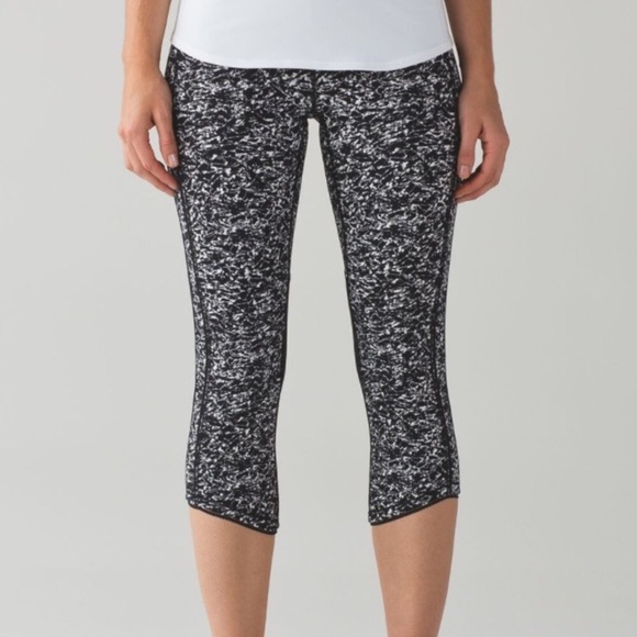 lululemon athletica Pants - ‼️SALE! Lululemon deep breath crops in iced wave