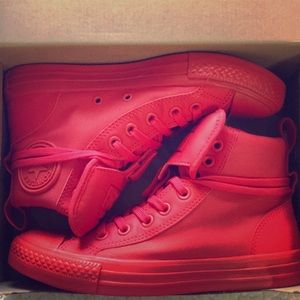 ✨NEVER WORN✨ Red converse all stars❤️