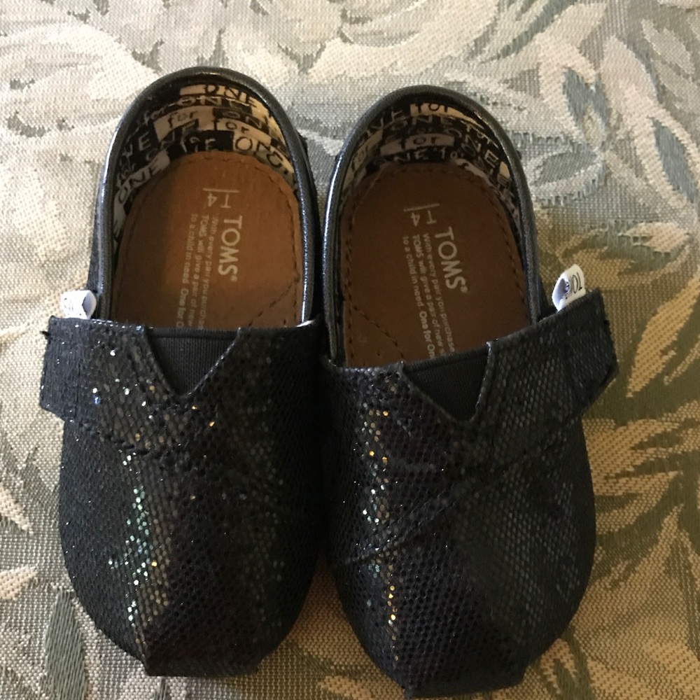 Toms NWOT Sz 4 shoes