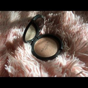 Brand New Becca Champagne Pop!