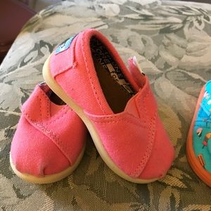 Pink sz 4 Toms shoes