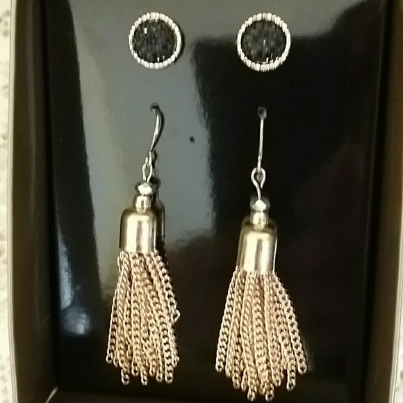 no Jewelry - 2 pair earrings **GREAT GIFT SET VALUE **