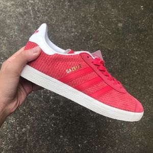 NWT NEVER WORN PINK ADIDAS GAZELLE SHOES