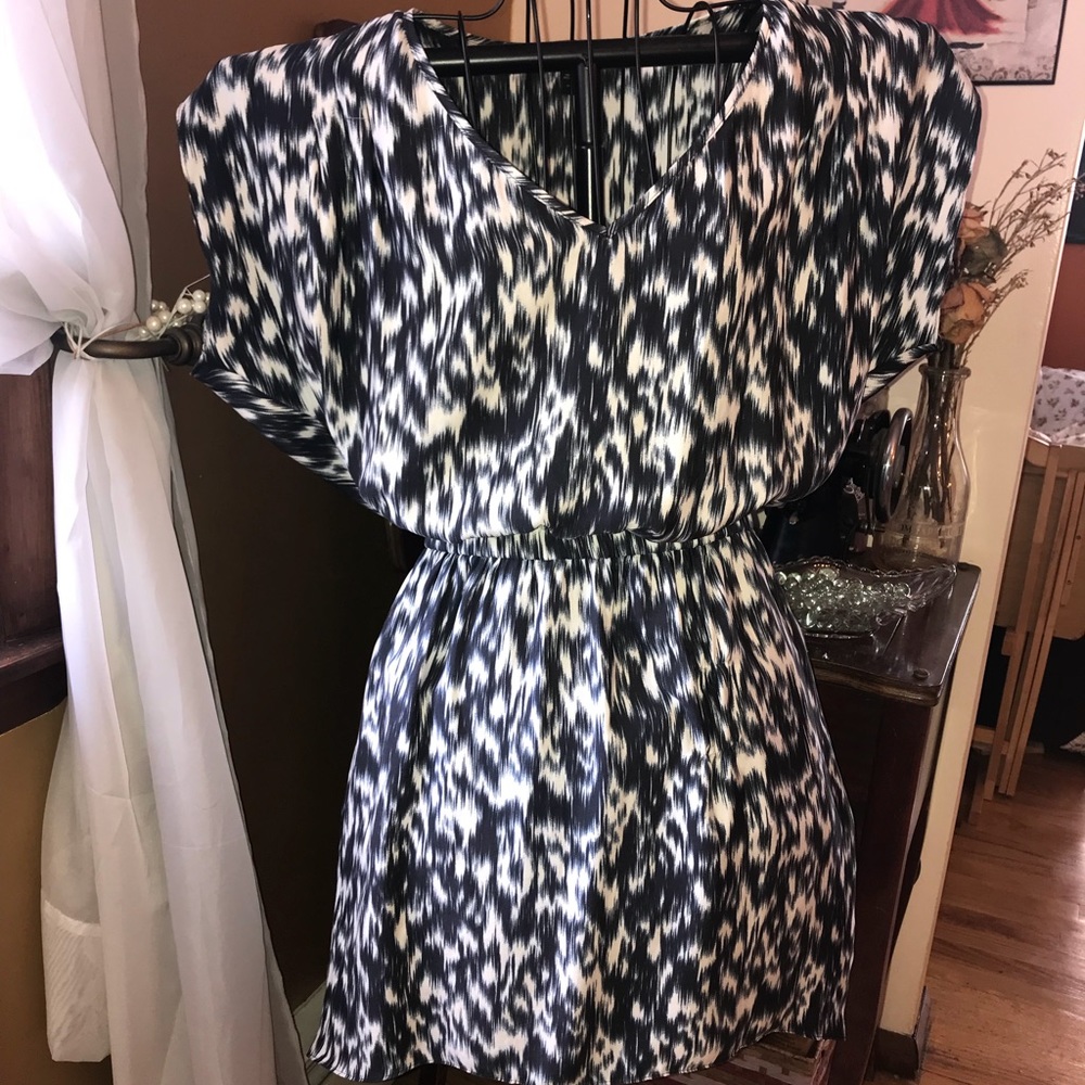 Express black and white short sleeve dress
