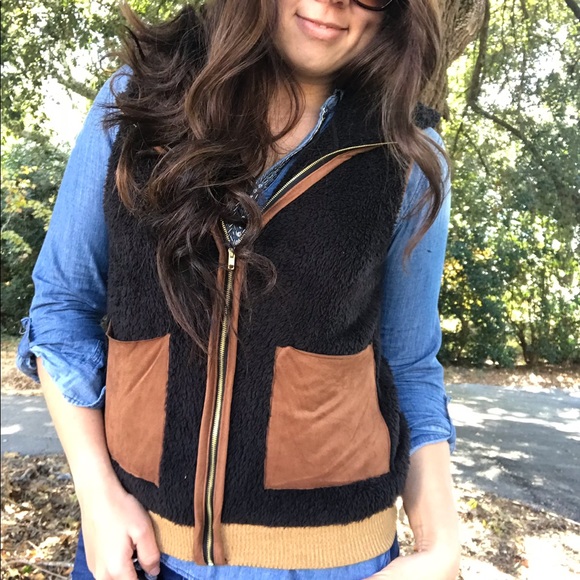 Jackets & Blazers - << Black & Tan Sherpa Soft Fur Vest >>