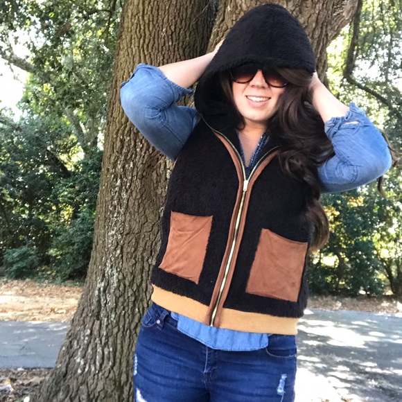 << Black & Tan Sherpa Soft Fur Vest >> - Picture 3 of 4