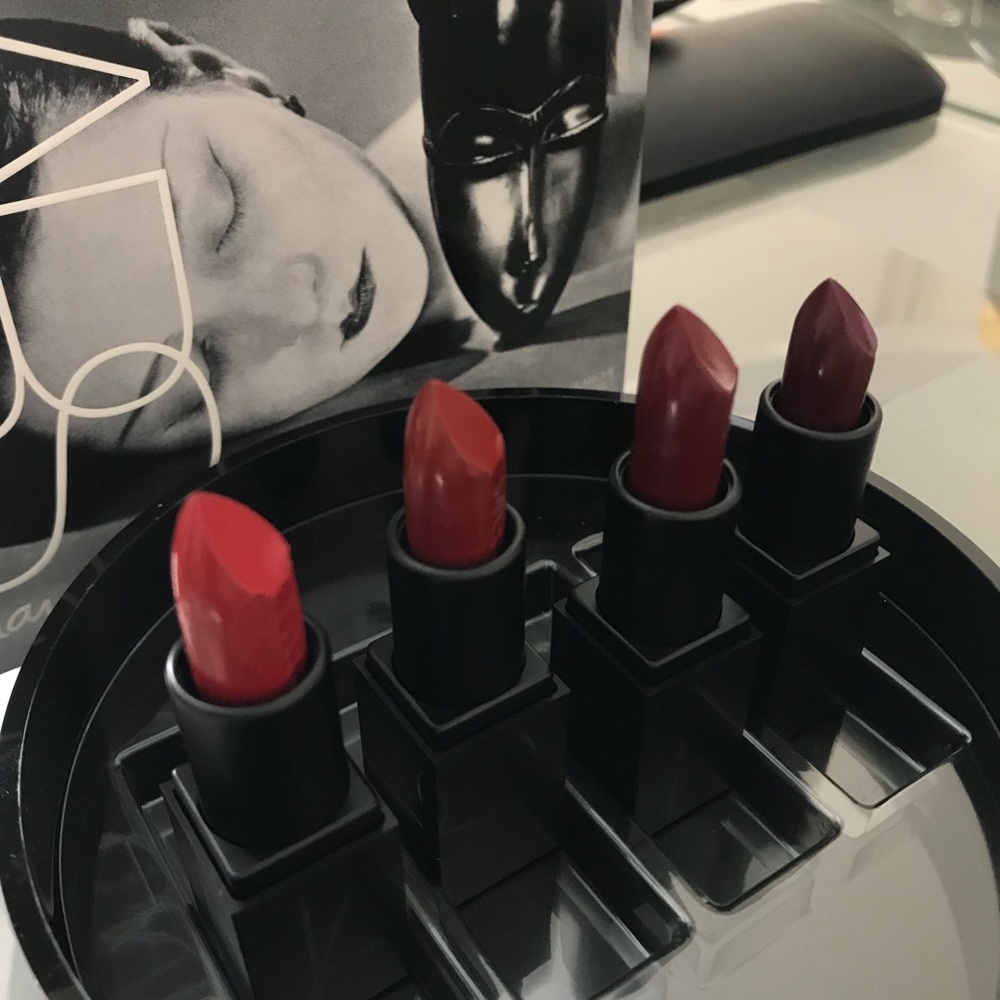 NARS Man Ray Noire Et Blanche Audacious Lipstick